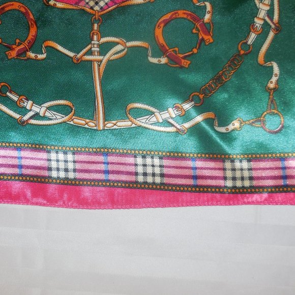 Scarf 19" Square Satin light pink - green classic print - Picture 2 of 5